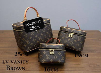 LV
 ᴠᴀɴɪᴛʏ ᴛᴏᴘ ʜᴀɴᴅʟᴇ  ᴄʀᴏssʙᴏᴅʏ ʟᴏɴɢ sᴛʀᴀᴘ
Rᴇᴍᴏᴠᴀʙʟᴇ sᴛʀᴀᴘ
ᴡɪᴛʜʙᴏx
ʟᴇᴀᴛʜᴇʀ
sɪᴢᴇ ᴄʜᴇᴄᴋ!!!!
      25ᴄᴍ:100 dhs✅
      19ᴄᴍ:95 dhs✅
      16ᴄᴍ:90 dhs✅ 

Zain56
♥️♥️♥️