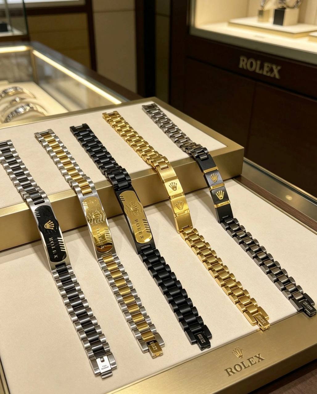 Men’s bracelet ❤️‍🔥*
Stainless steel 💯
Non tarnish 💥
One year warranty 💯
With black boxes 🗃️ 
40 dhs✅

Zain216
♥️♥️♥️