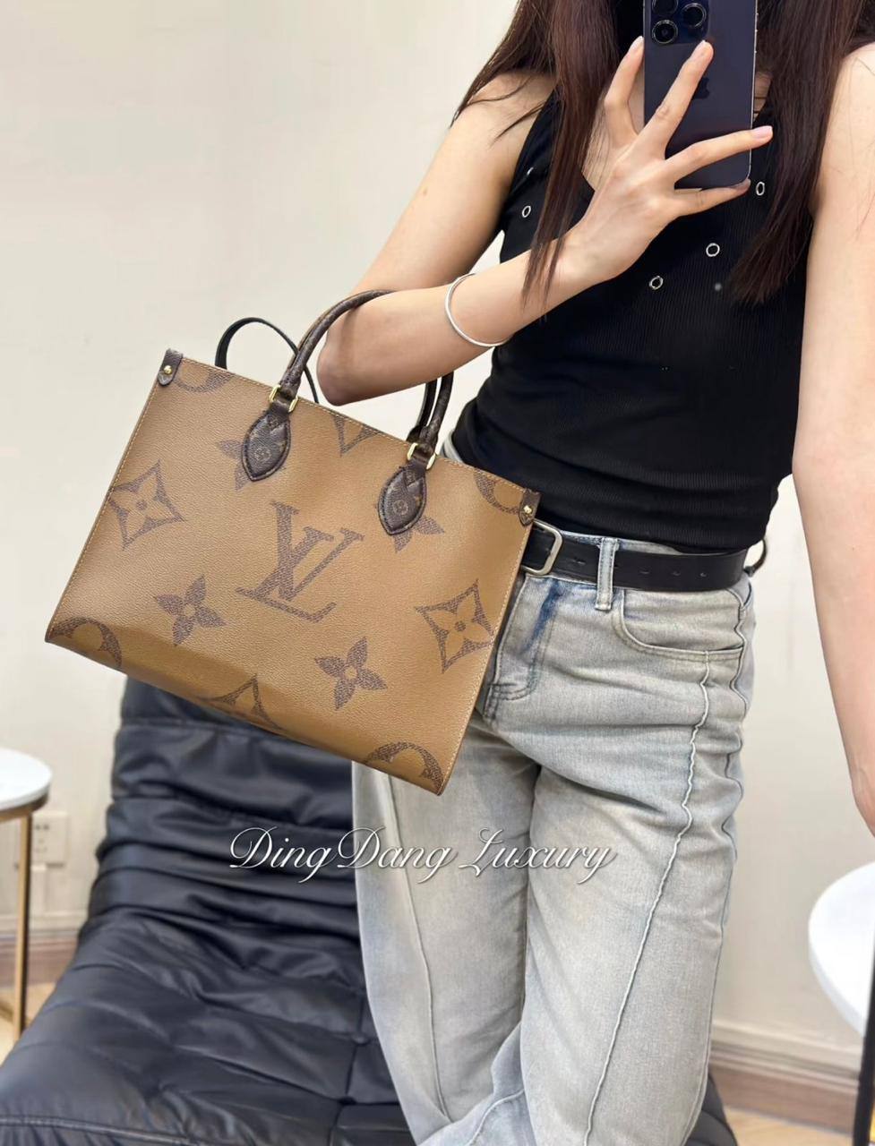 LV
ONTHEGO GOOD QUALITY MEDUIM SIZE NEW CAME 
100 dhs🇦🇪🇦🇪

Zain295
♥️♥️♥️