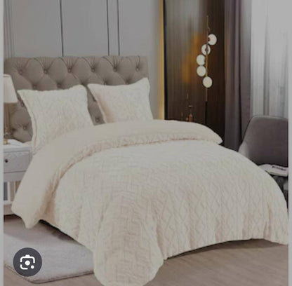 New collection 
Forw a and b 
Full set
King size comfort set 6 pcs 
170 dhs🪙🖤

Zain99
♥️♥️♥️