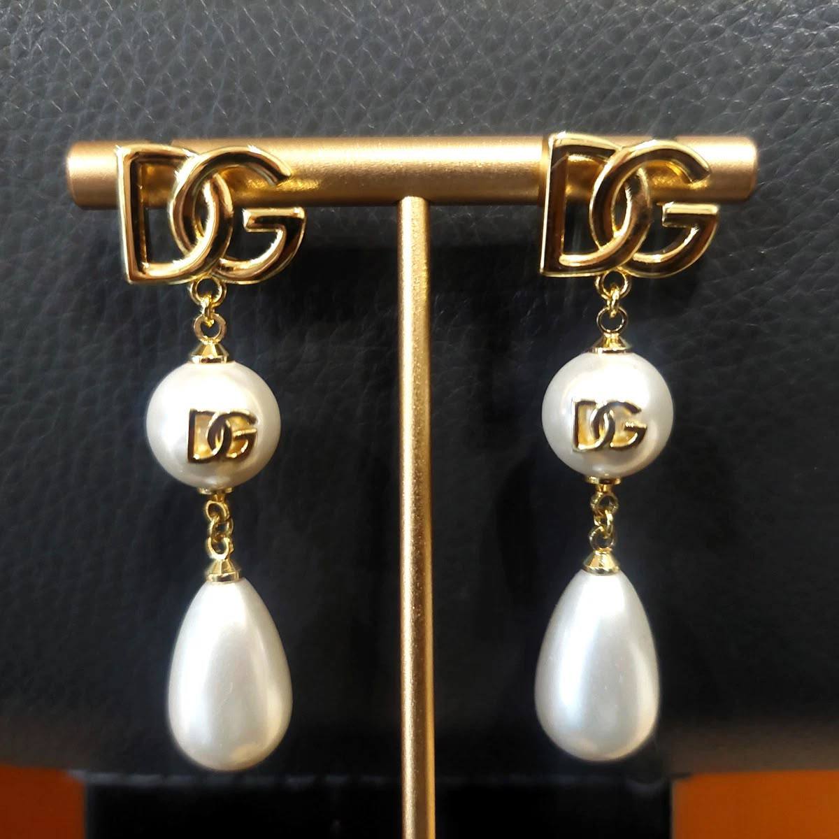 D&G Earrings 💕
Master quality 

55 dhs🇦🇪. normal box 📦

Zain48
♥️♥️♥️