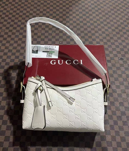 Gucci

with box
🎁🎁🎁

100 dhs🪙🌨️

Zain143
♥️♥️♥️