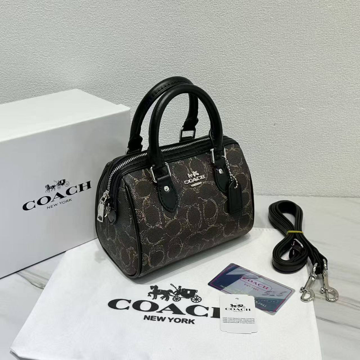 COACH

Best quality 

with box

105 dhs🇦🇪🇦🇪

size 18CM

Zain290
♥️♥️♥️