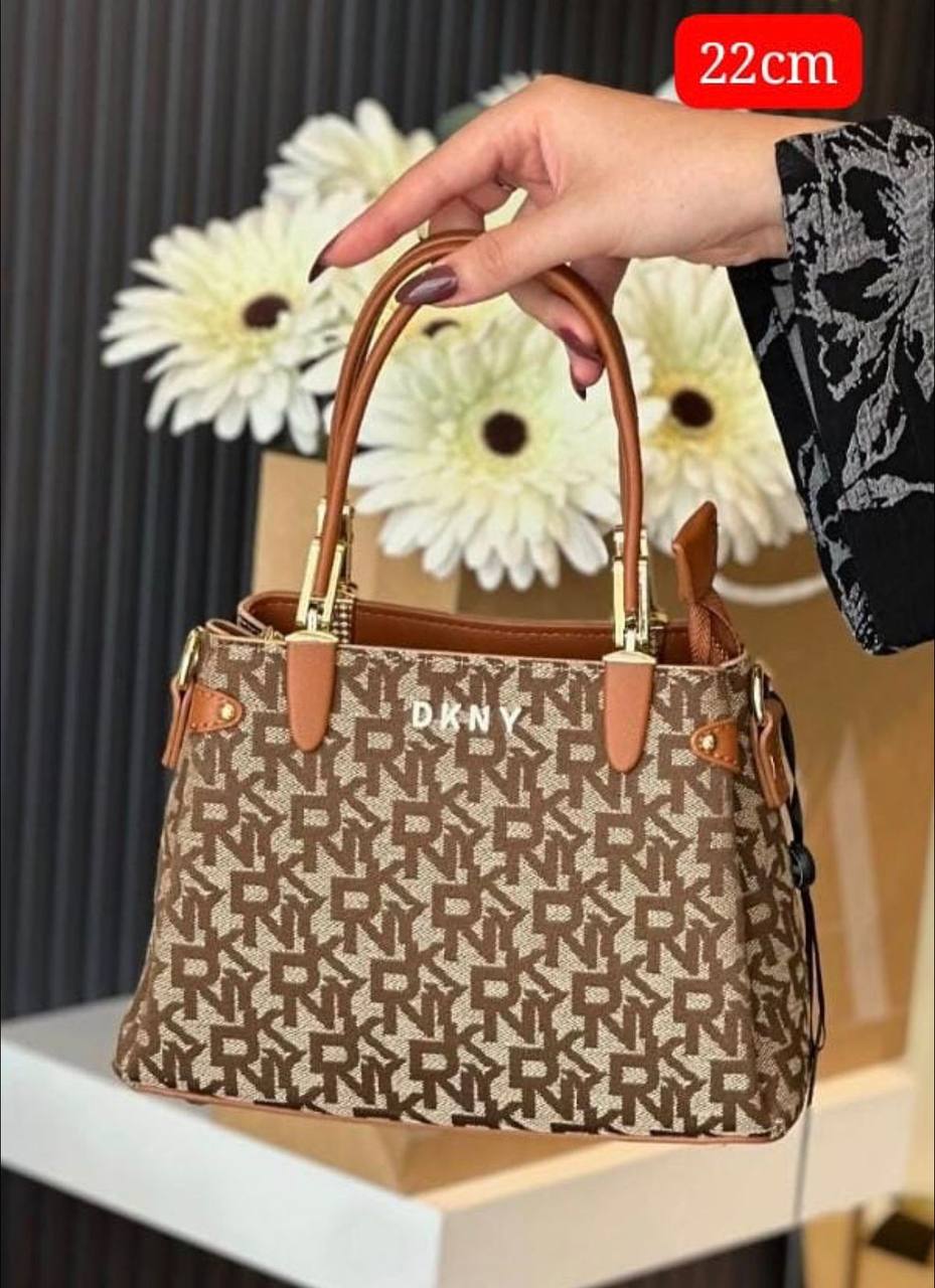 Aigner - DKNY
100 dhs✅
size：22cm
good-quality 

with box
🎁🎁🎁

Zain35
♥️♥️♥️