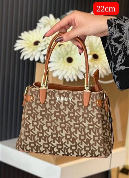Aigner - DKNY
100 dhs✅
size：22cm
good-quality 

with box
🎁🎁🎁

Zain35
♥️♥️♥️