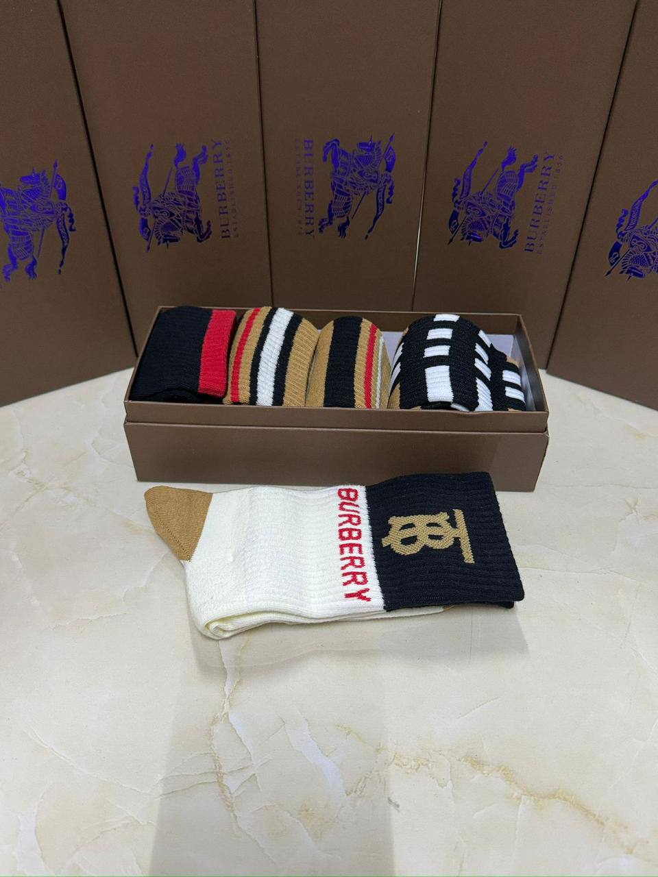 LONG SOCKS 🧦 

WITHBOX 
🎁🎁🎁

40 DHS🪙🌨️

Zain40
♥️♥️♥️
