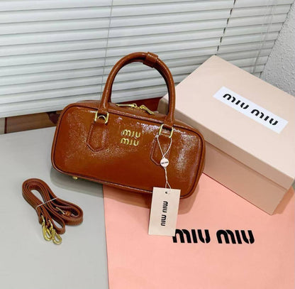 Miu Miu
100 dhs✅
With box
Size22cm

Zain219
♥️♥️♥️