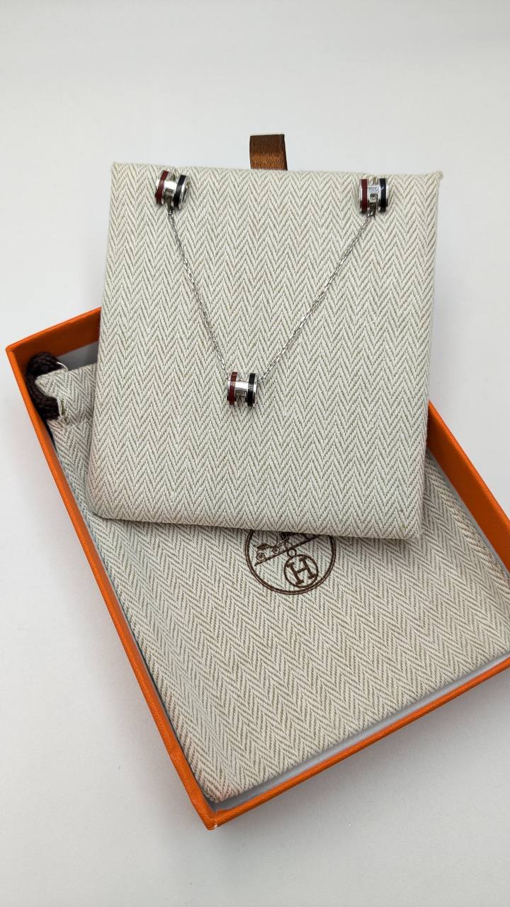 Hermes
*Master Quality* 
*Necklace & Earrings*
130 dhs🇦🇪🇦🇪 with Normal Box 🎁
170 dhs🇦🇪🇦🇪 with Good Box 🎁
190 dhs🇦🇪🇦🇪 with Master Box 🎁

Zain210
♥️♥️♥️