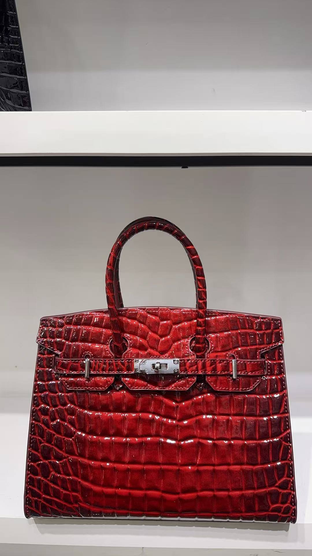 Hermes
New
GOOD QUALITY 
130 dhs👑
SIZE 30CM

Zain200
♥️♥️♥️