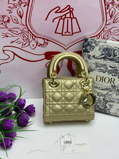 Dior

110 dhs❣️

with box
🎁🎁🎁

Zain177
♥️♥️♥️
