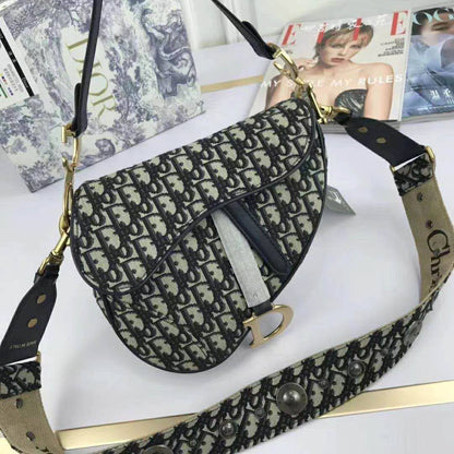 Dior
115 dhs🪙🖤

With Box
🎁🎁🎁

Zain50
♥️♥️♥️