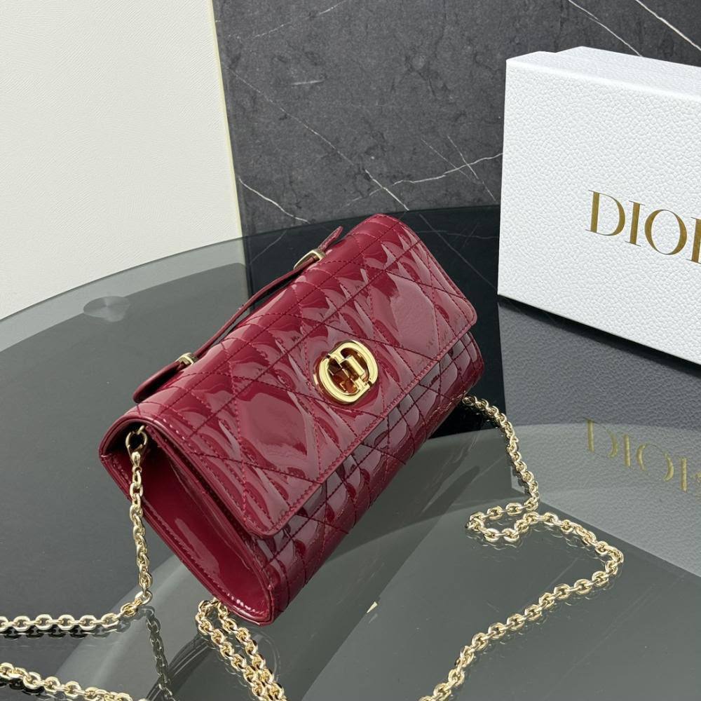 Dior Bag 

Good Quality 
230 dhs🇦🇪🇦🇪

Zain131
♥️♥️♥️