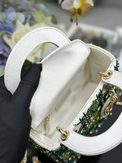 Lady Dior
*Size 17 cm*
For Price 👇 WhatsApp✅
0568585901 
0507557372
0552275751 Owner Zain 👌

Zain274
♥️♥️♥️