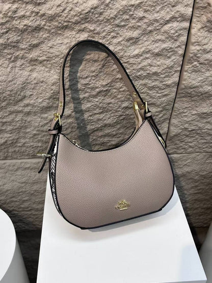 Coach 
65 dhs💓

Zain232
♥️♥️♥️