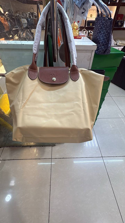 Long Champ
75 dhs✅
Size46cm

Zain219
♥️♥️♥️