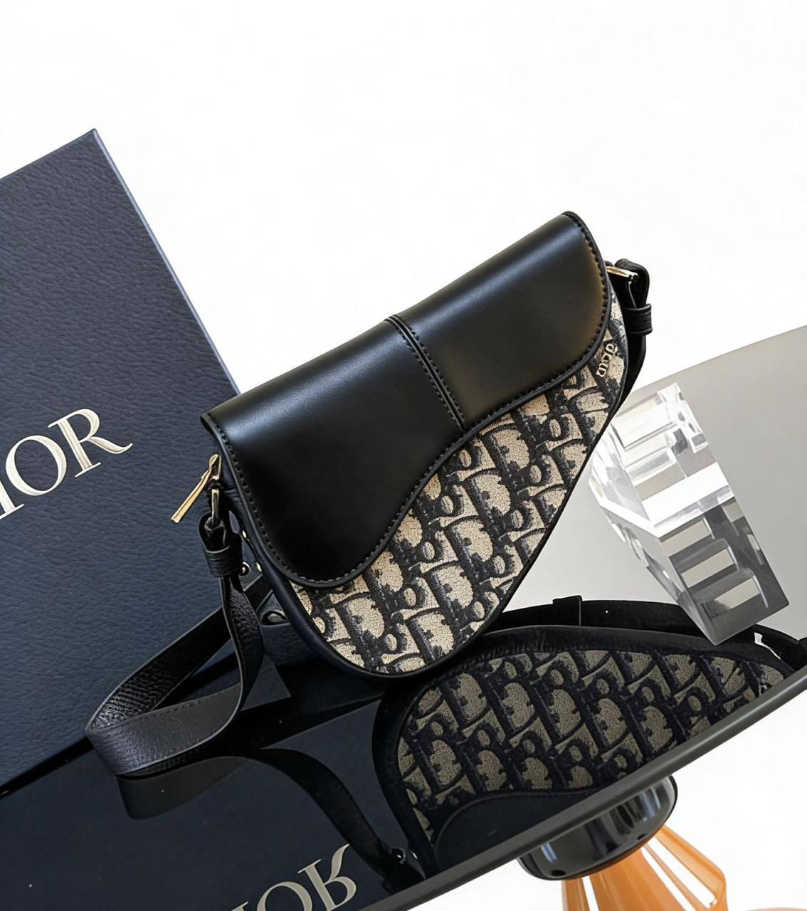DIOR 

NEW CAME 
MINI SIZE 

UNISEX  

WITH BOX 

90 dhs🇦🇪🇦🇪

Zain295
♥️♥️♥️