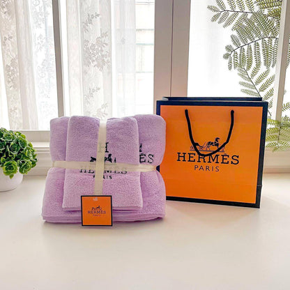 Towel one set
 with paper bag 
45 dhs💓

Zain295
♥️♥️♥️