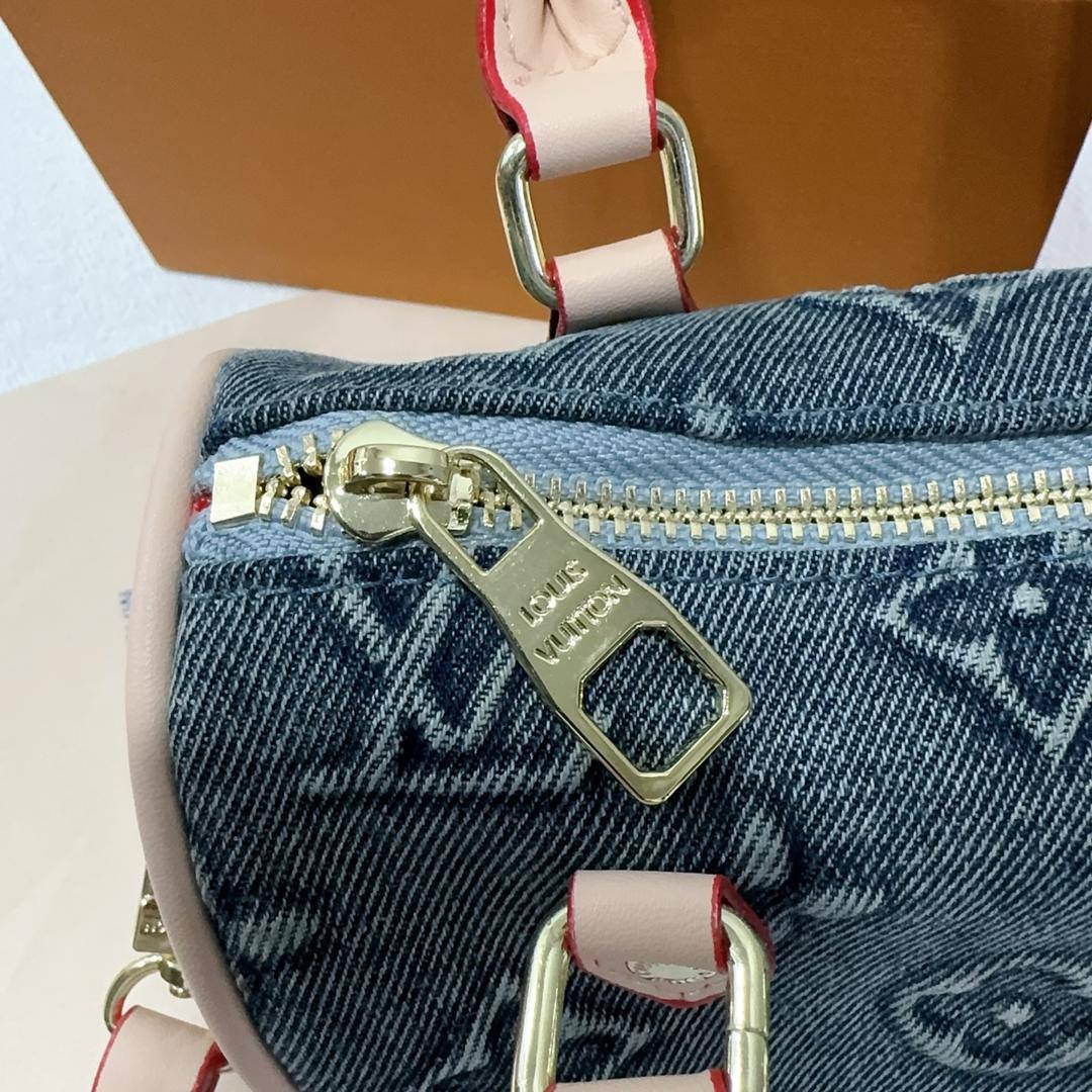 LV
80 dhs🪙🌨️

size 17×10×12cm

with box
🎁🎁🎁

Zain213
♥️♥️♥️