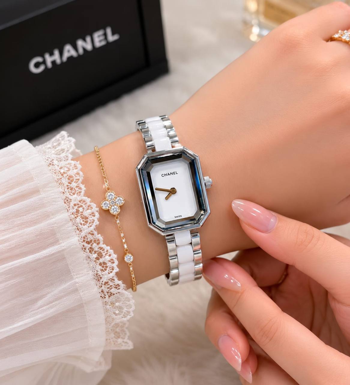 Chanel 
watch for ladies good quality
260 dhs💓

Zain59
♥️♥️♥️