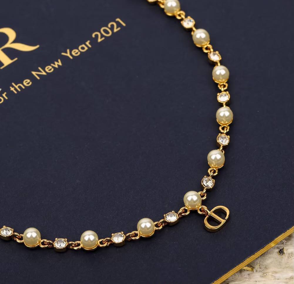 Dior 
Necklace ✨
Bracelet 🦋
Master quality 💯
With normal boxes 📦 
105 dhs🇦🇪🇦🇪

With master box 🗃️ 
130 dhs🇦🇪🇦🇪

Zain216
♥️♥️♥️