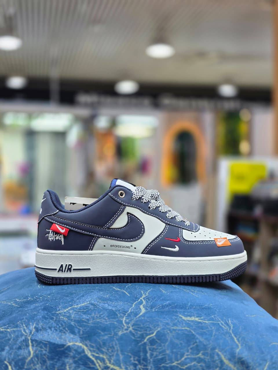 Nike
Size 40 to 44 
110 dhs🇦🇪🇦🇪

Zain27
♥️♥️♥️