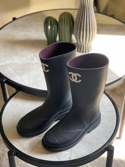 NEW Chanel
*Super master quality*🔥
*Size 36 to 41*
500 dhs🪙🪙

Zain113
♥️♥️♥️