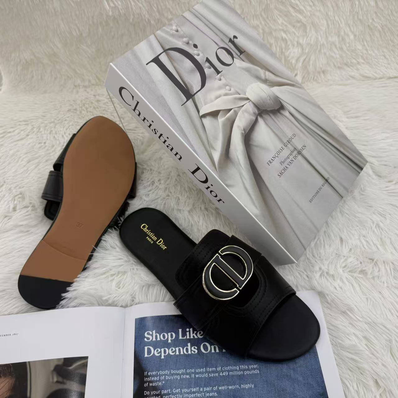 Christian Dior 
60 dhs✅
Size 36-41

Zain232
♥️♥️♥️