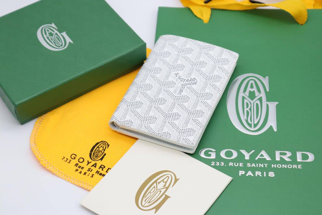 Goyard wallet 
55 dhs❣️

With box and paper bag
🎁🎁🎁

Zain33
♥️♥️♥️
