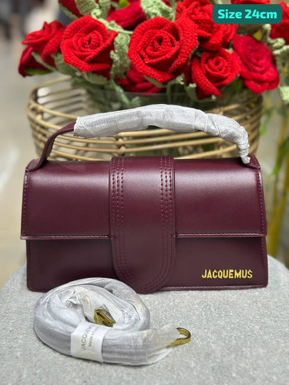 Jacquemus

Good quality 

with box 🎁🎁🎁

100 dhs🇦🇪

Zain186
♥️♥️♥️