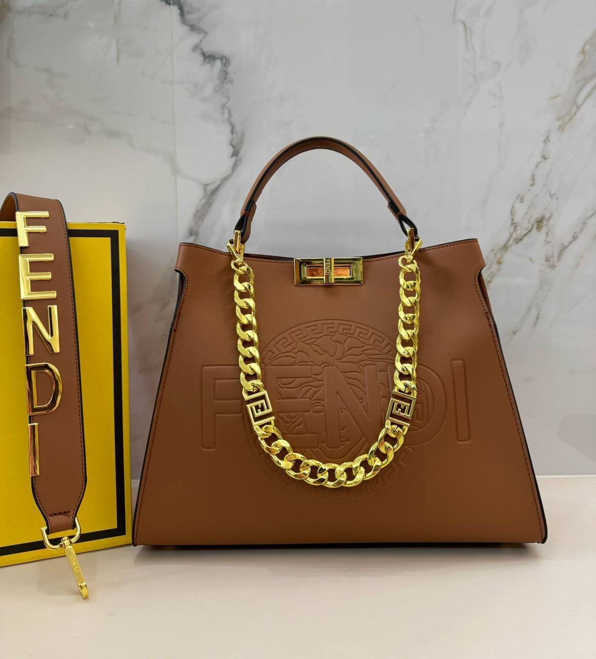 FENDI 
COPY ONE NEW CAME 
155 dhs💓

Zain39
♥️♥️♥️