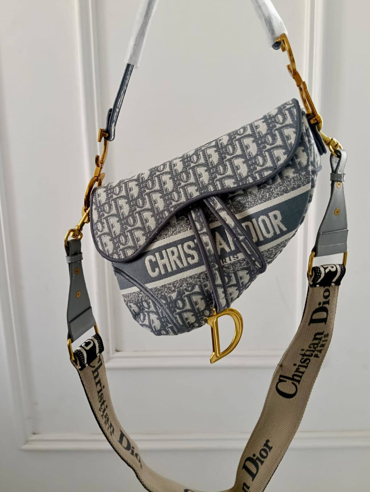Dior

115 dhs🇦🇪🇦🇪

with box
size 25cm

Knitted fabric
High quality

Zain26
♥️♥️♥️