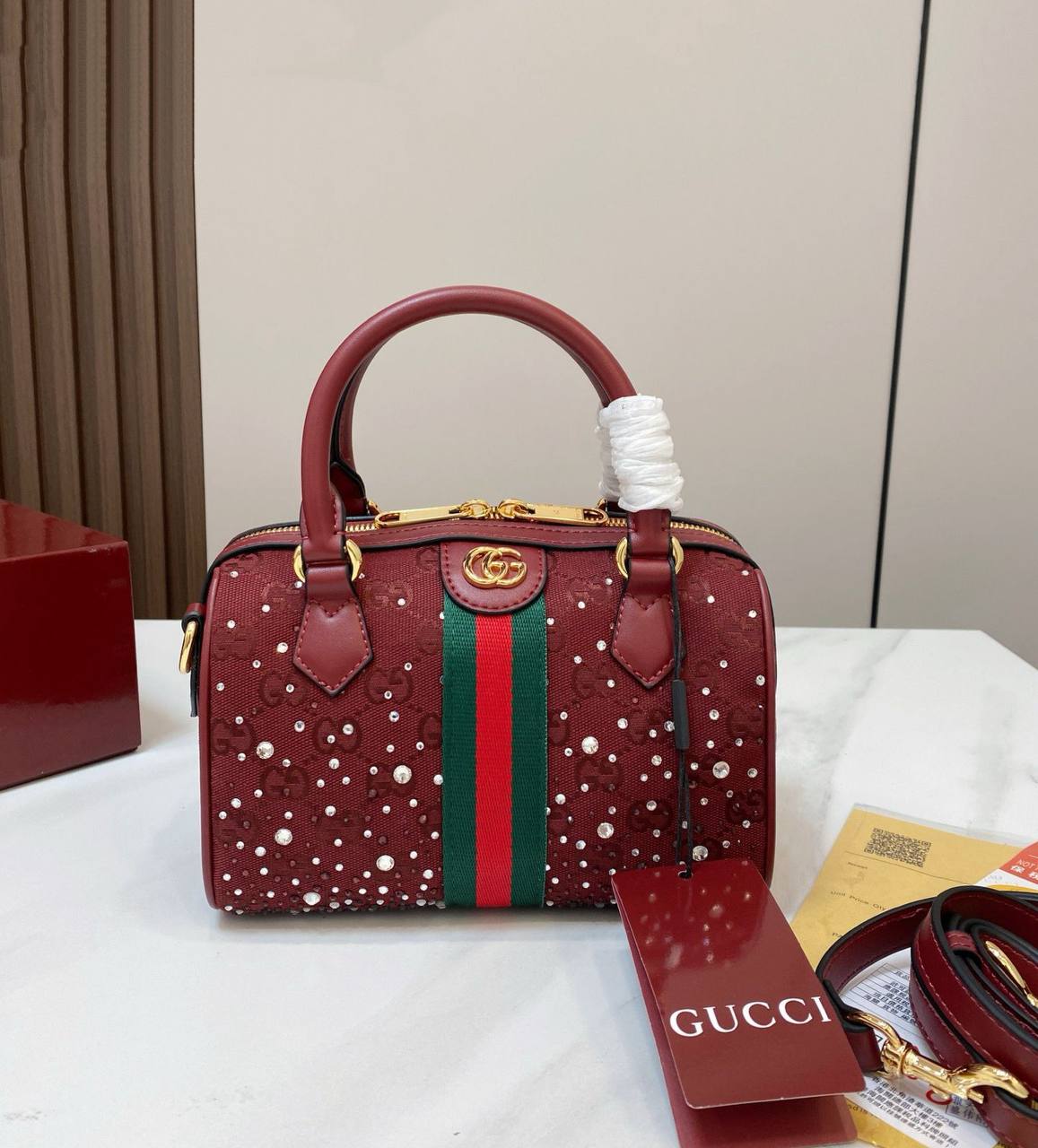 GUCCI 
COPY ONE 
 WITH BOX 🎁🎁🎁

180 dhs✅

Zain295
♥️♥️♥️