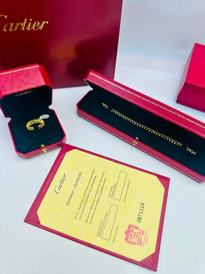 Cartier Set 💕
Necklace 
Earrings 
Bracelet 
Ring 💍 
Master quality 🦋

*340* AED normal box 

Zain48
♥️♥️♥️