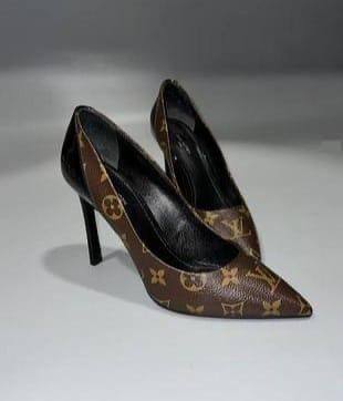 LV
260 dhs✅
*SIZE  36   TO   41*

Zain224
♥️♥️♥️