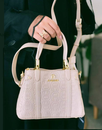 Aigner 
110 dhs✅

Zain299
♥️♥️♥️