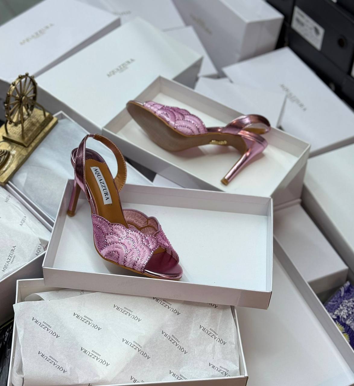 New Aquazzura 

Size  .  36.  to 41

170 dhs💓

Zain80
♥️♥️♥️