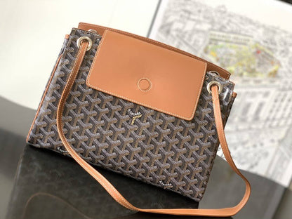 Goyard Rouette Souple Handbag✅*
*Size 31 cm*
For Price 👇 WhatsApp✅
0568585901 
0507557372
0552275751 Owner Zain 👌

Zain274
♥️♥️♥️