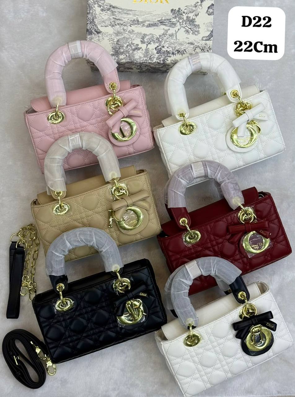 DIOR 
GOOD QUALITY 💯
130 dhs🇦🇪🇦🇪
WITH BOX 

Zain28
♥️♥️♥️