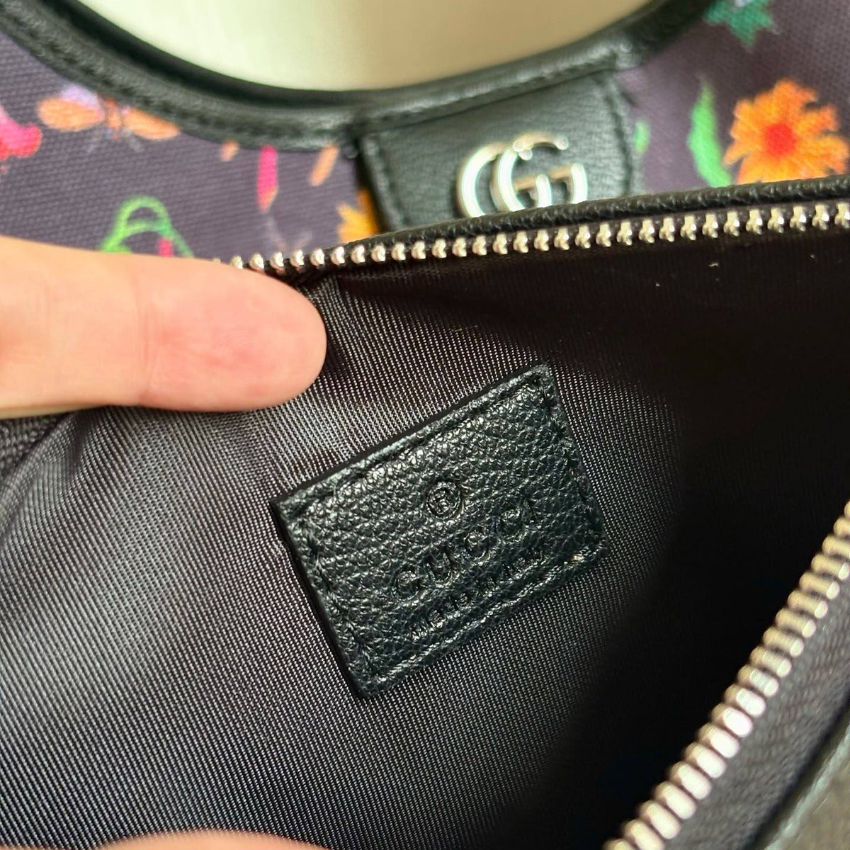 GUCCI 

NEW DESIGN 
MASTER QUALITY
315 dhs🇦🇪🇦🇪

Zain39
♥️♥️♥️