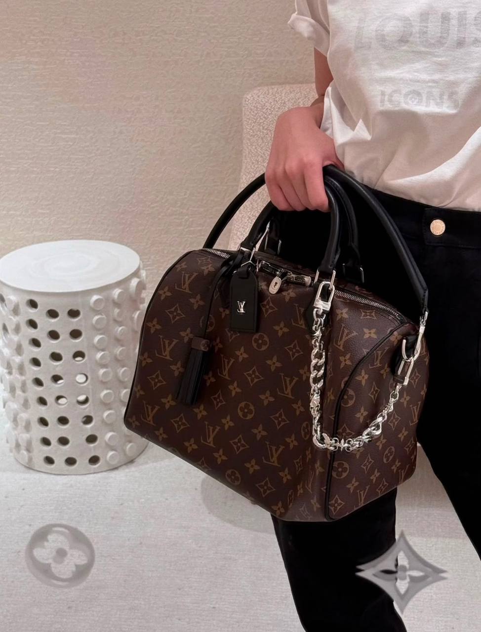 LV COPY ONE 
NEW DESIGN
250 dhs🇦🇪🇦🇪

Zain195
♥️♥️♥️
