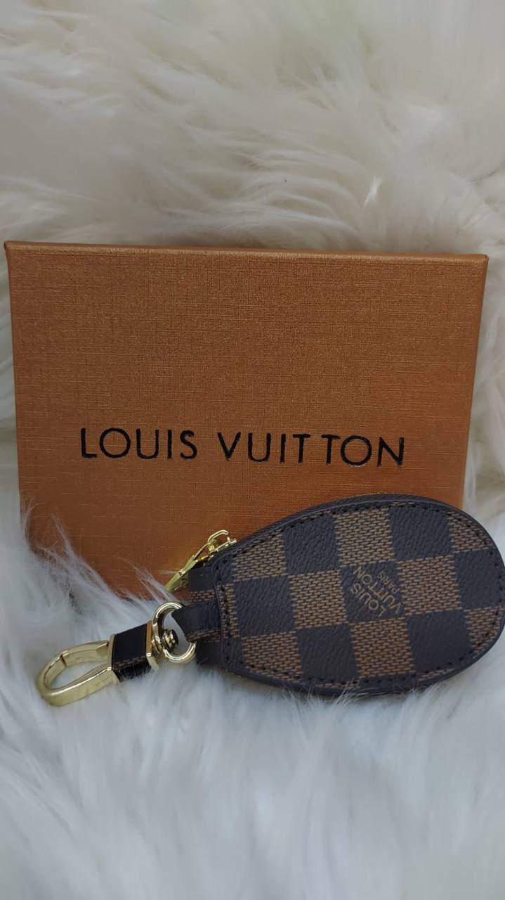 LV key holders & bags charm accessories
All sizes price 
55 dhs✅

Zain88
♥️♥️♥️
