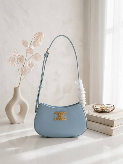 Celine

95 dhs
With box

Zain72
♥️♥️♥️