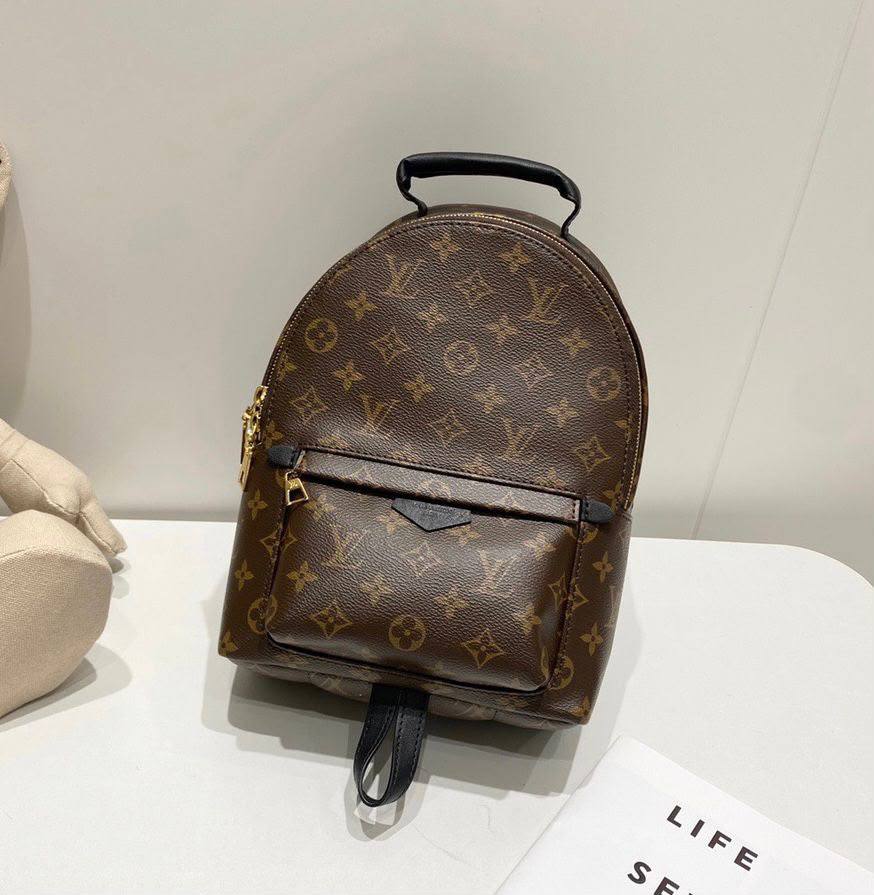 LV
 BACKPACK COPY ONE  SMALL SIZE SPECIAL OFFER ONLY 
150 dhs💓

Zain295
♥️♥️♥️