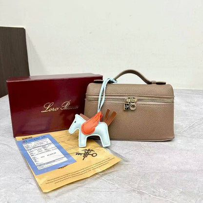 Lora piana 

With box 📦
70 dhs🇦🇪🇦🇪

Zain232
♥️♥️♥️