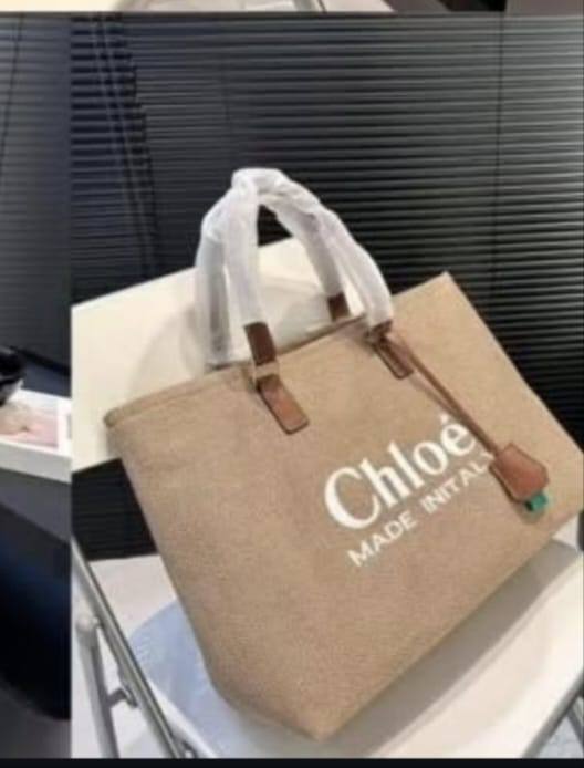 Prada
Chloe

110 dhs 
With box

Zain143

♥️♥️♥️