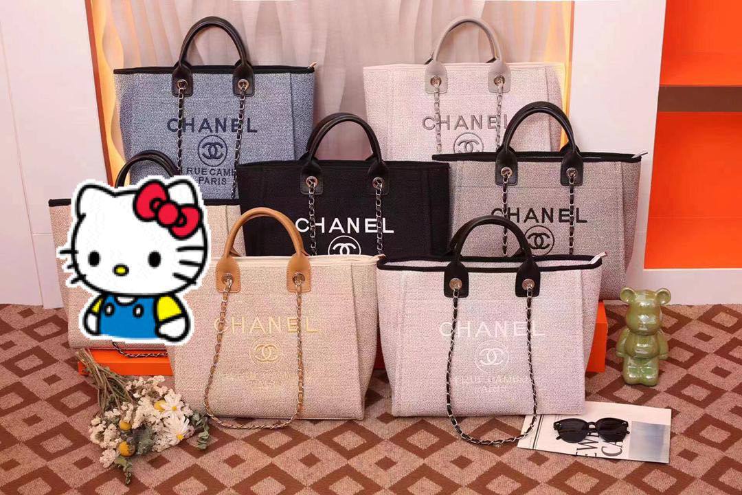 Chanel 
good quality, 
size...40*33 cm 
100 dhs❣️

Zain12
♥️♥️♥️