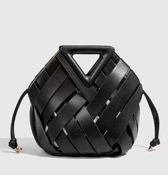 BOTTEGA RESTOCK HIGH QUALITY 
120 dhs🇦🇪🇦🇪

Zain295
♥️♥️♥️