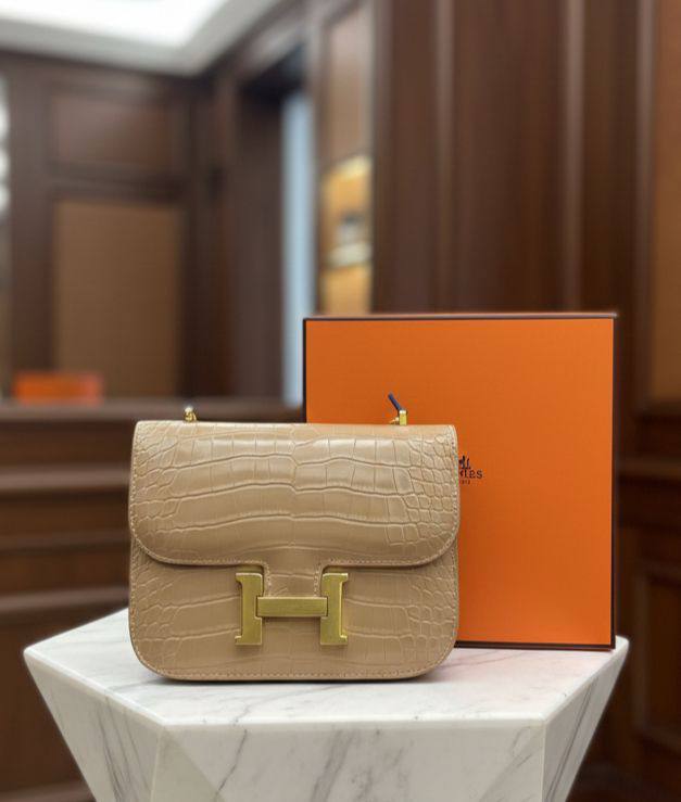 HERMES 
PREMIUM QUALITY 💯
95 DHS✅
WITH BOX 📦 

Zain28
♥️♥️♥️