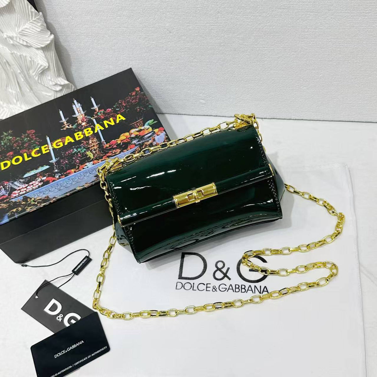 D&G

best quality 
with box

100 dhs🇦🇪🇦🇪
size18CM

Zain290
♥️♥️♥️