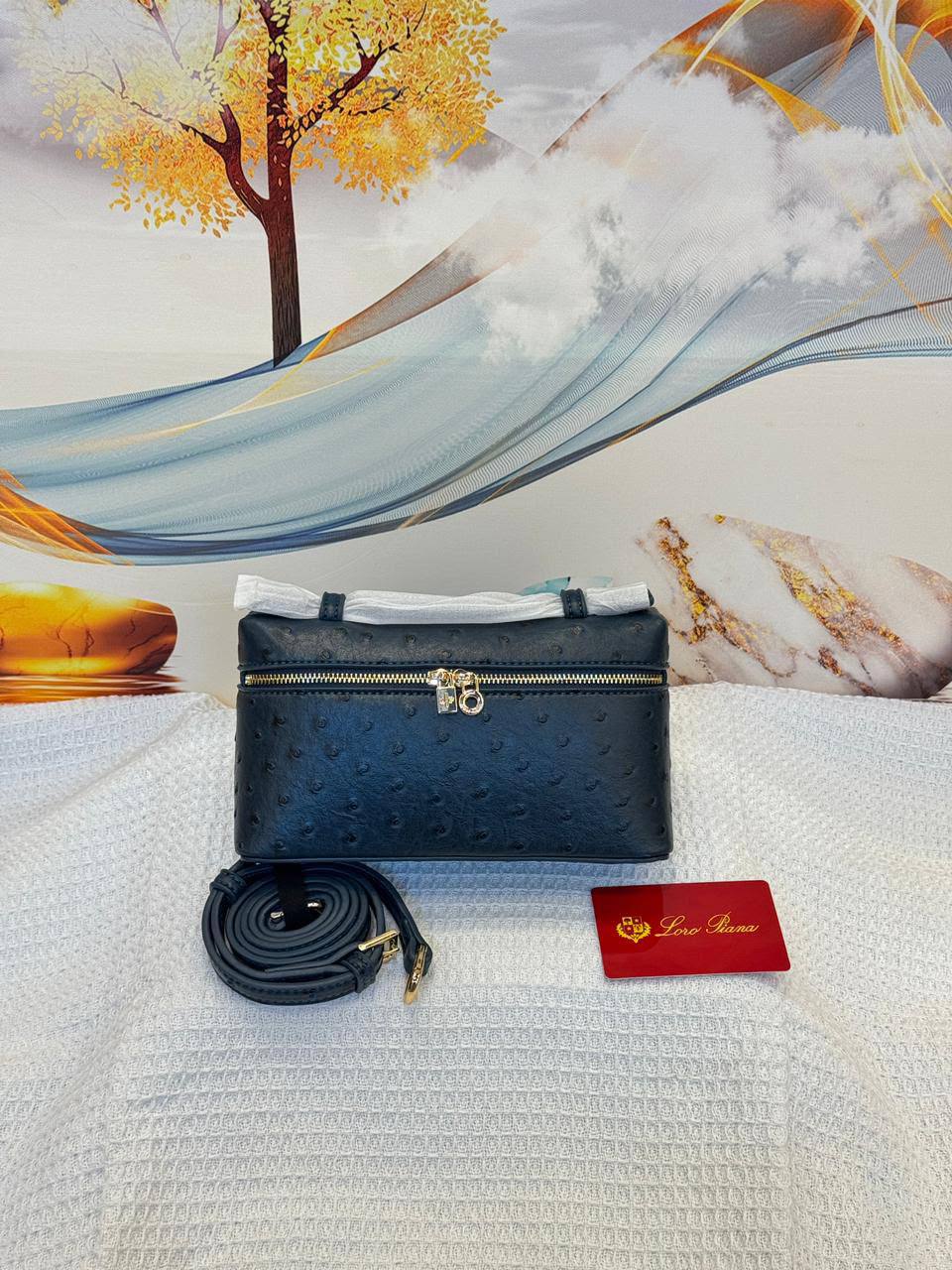 LORO PIANA
Best quality 
WITH BOX
80 dhs✅
size 19CM

Zain290
♥️♥️♥️